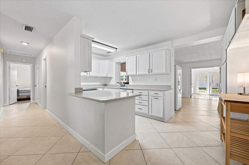 5 bedroom Detached Single Family at 631 Manchester Road, No Recorded Subdivision, Fort Walton Beach — photo 4