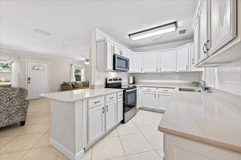 5 bedroom Detached Single Family at 631 Manchester Road, No Recorded Subdivision, Fort Walton Beach — photo 3