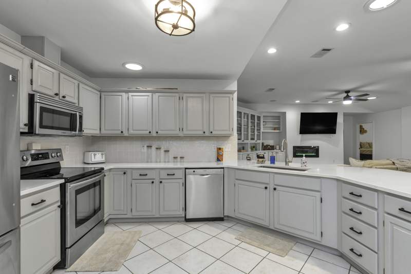 3 bedroom Detached Single Family at 103 SE Walkedge Drive, Elliotts Point, Fort Walton Beach — photo 5