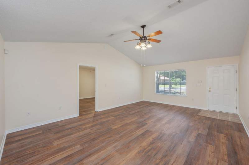 3 bedroom Detached Single Family at 4804 Acorn Drive, Golden Oaks, Crestview — photo 4