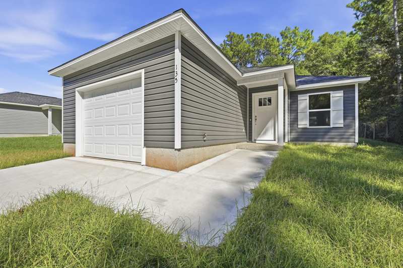 3 bedroom Detached Single Family at 135 Loftin Street, DeFuniak Springs, DeFuniak Springs — photo 1