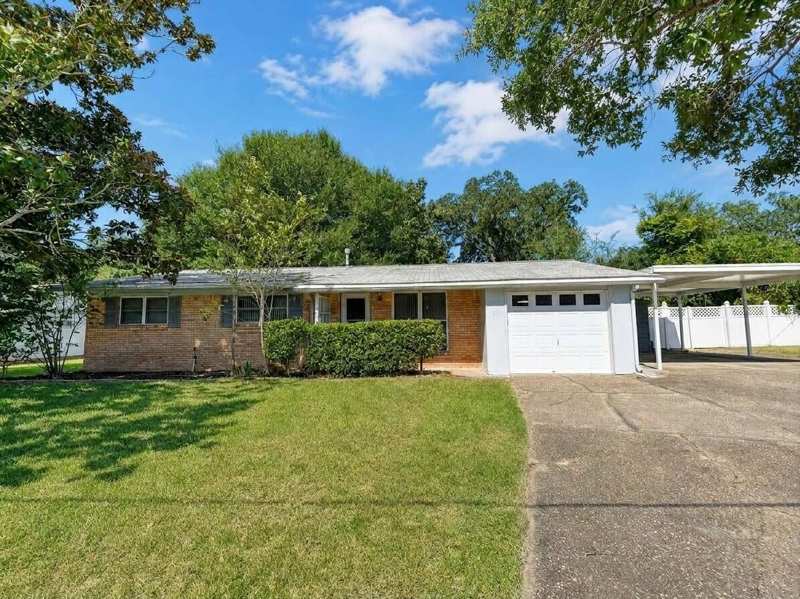 3 bedroom Detached Single Family at 339 NW Barbara Drive, Vesta Heights 4th Addn, Fort Walton Beach — photo 1