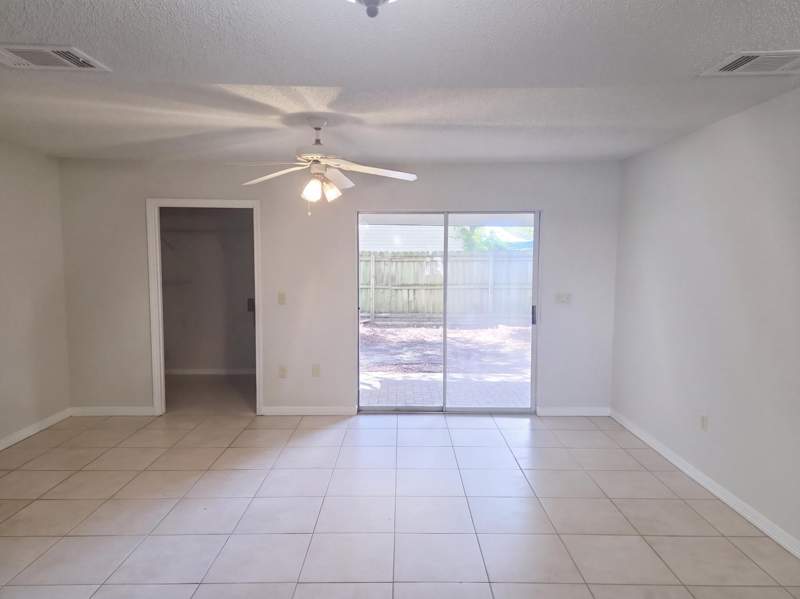 2 bedroom Townhouse at 2 NW Cinderella Lane #A, Azalea Gardens 1st Addn, Fort Walton Beach — photo 3
