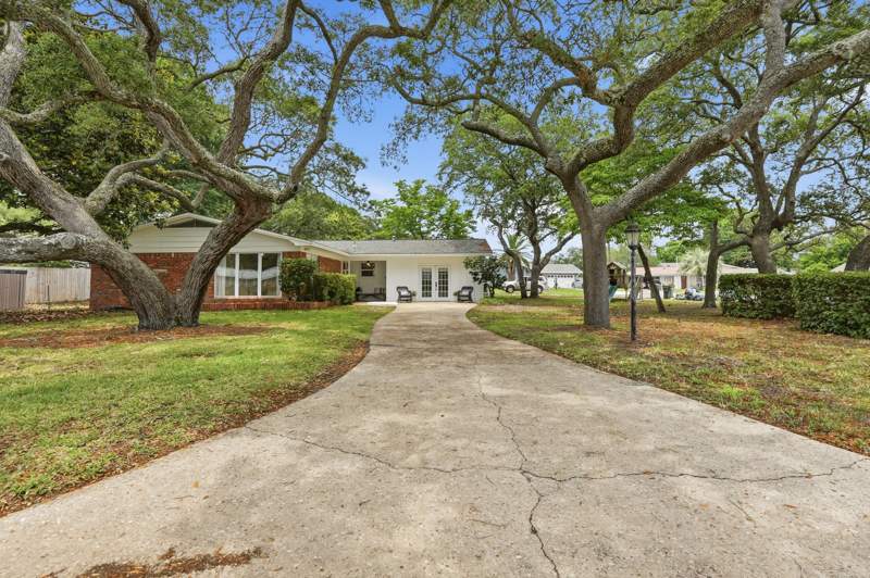 4 bedroom Detached Single Family at 233 NW Pleasant Street, Bayou Woods 2nd Addn, Fort Walton Beach — photo 5