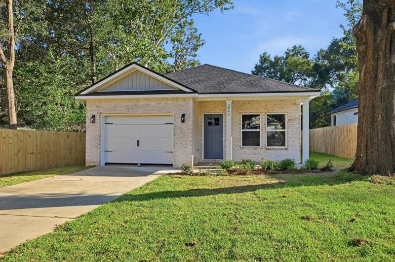 3 bedroom Detached Single Family at 2942 McCarty Avenue, Oakdale Mini Farms, Crestview — photo 1