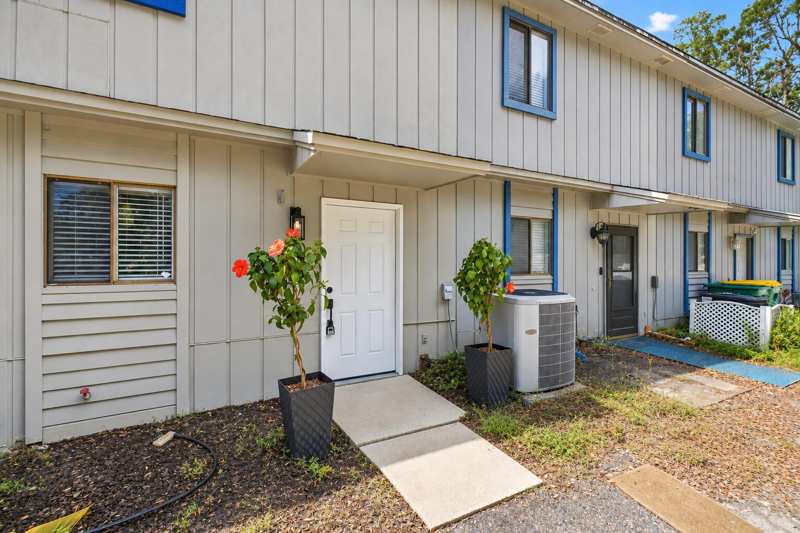 2 bedroom Townhouse at 44 Berwick Circle #2, Port Dixie, Shalimar — photo 1