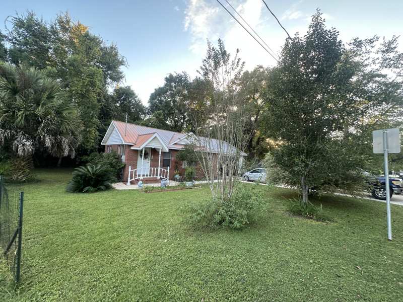 2 bedroom Detached Single Family at 52 E Orange Avenue, DeFuniak Springs, DeFuniak Springs — photo 1