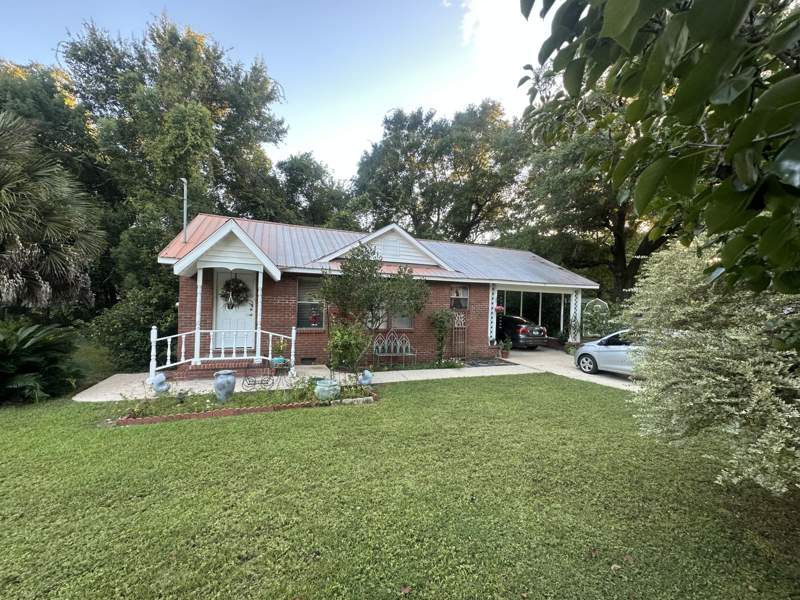 2 bedroom Detached Single Family at 52 E Orange Avenue, DeFuniak Springs, DeFuniak Springs — photo 2