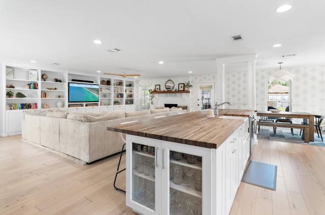 84 W Country Club Drive