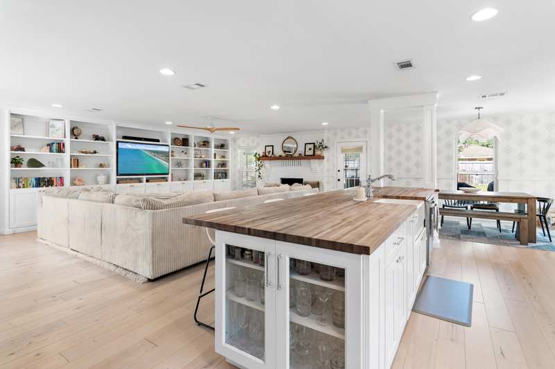 3 bedroom Detached Single Family at 84 W Country Club Drive, Indian Bayou, Destin — photo 1