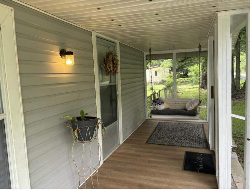 2 bedroom Detached Single Family at 3830 3Rd Avenue, Laurel Hill, Laurel Hill — photo 2