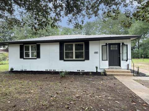 215 E 3Rd Avenue, home for sale in Crestview 32536