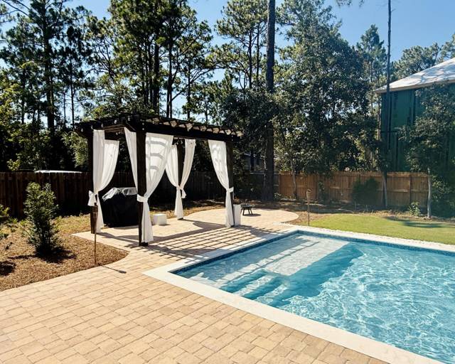 8 Peachtree Circle
