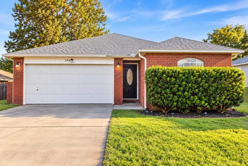 3 bedroom Detached Single Family at 284 Limestone Circle, Redstone Estates, Crestview — photo 1