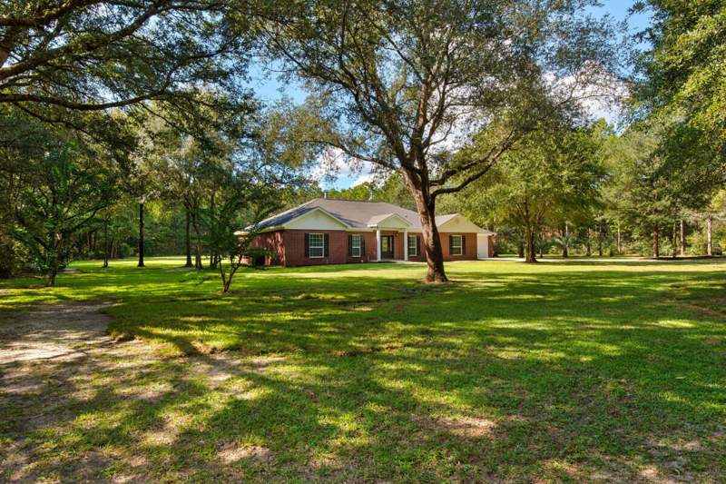 4 bedroom Detached Single Family at 3161 Haylee Lane, Crestview, Crestview — photo 3