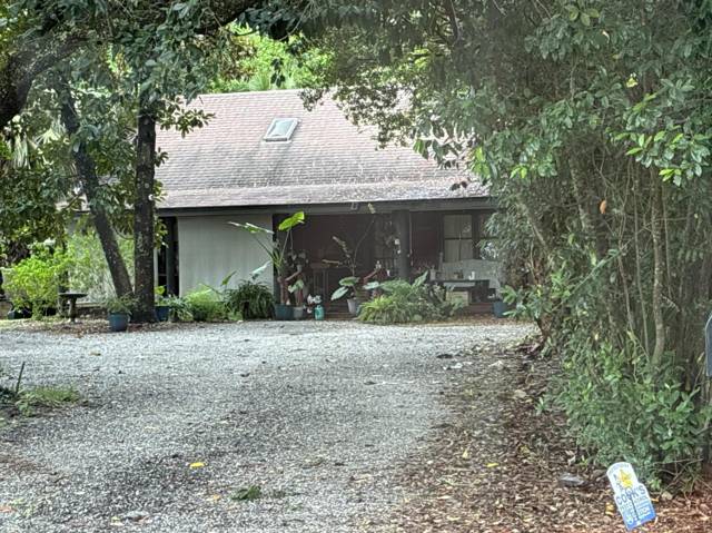 1108 Middle Drive