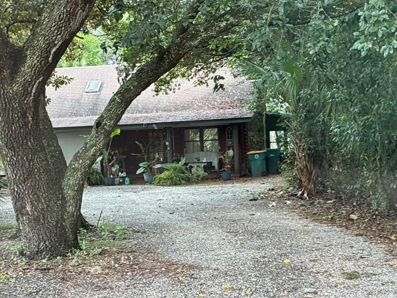 3 bedroom Detached Single Family at 1108 Middle Drive, Bayview, Fort Walton Beach — photo 2