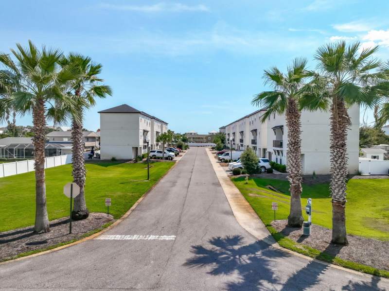 5 bedroom Detached Single Family at 186 Ciboney Street, Hidden Palms, Miramar Beach — photo 3