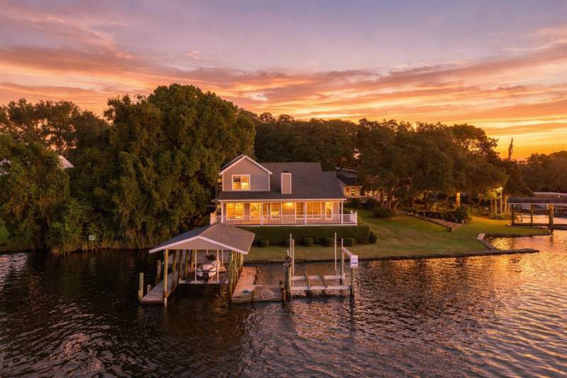 4 bedroom Detached Single Family at 600 Russell Boulevard, Sunset Beach, Fort Walton Beach — photo 4