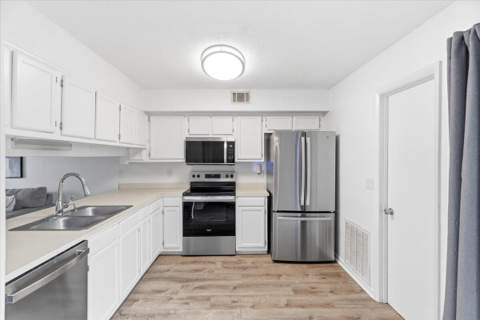 412 NW Sea Rover Lane #B, Fort Walton Beach FL - photo 17 of 35