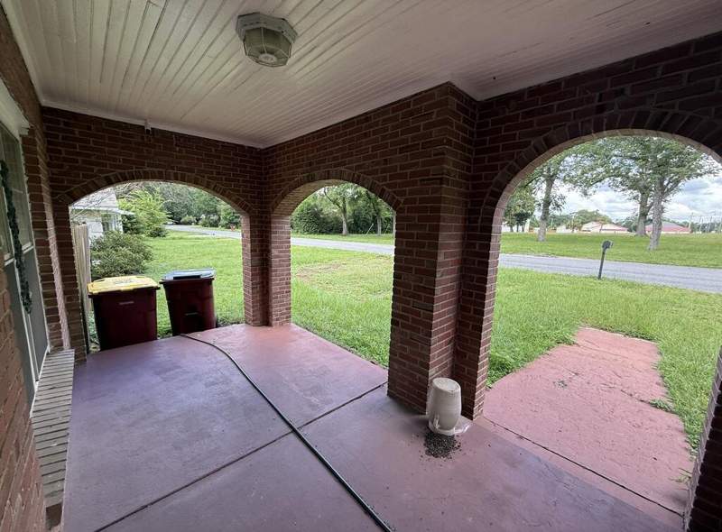 3 bedroom Detached Single Family at 398 S Spring Street, Crestview Lot 7 Blk 66, Crestview — photo 2