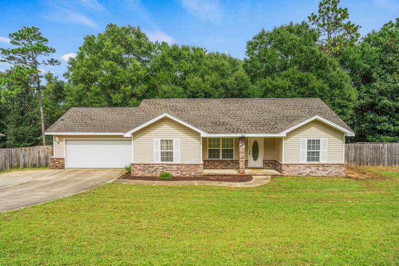 3 bedroom Detached Single Family at 327 Lakeview Drive, Jernigan S/D 2nd Addn, Crestview — photo 1