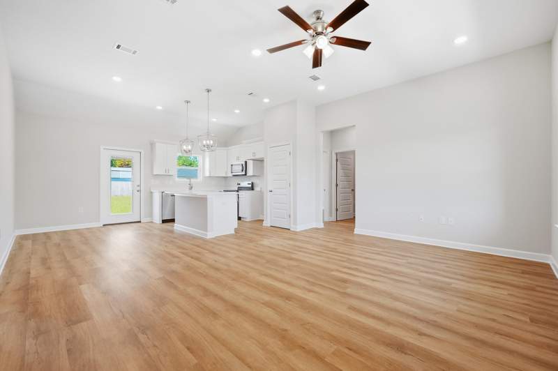 3 bedroom Detached Single Family at 6141 Mildreds Way, Southern Charm, Crestview — photo 5