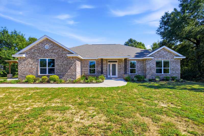 5 bedroom Detached Single Family at 6125 Clover Street, Clover Est, Crestview — photo 1