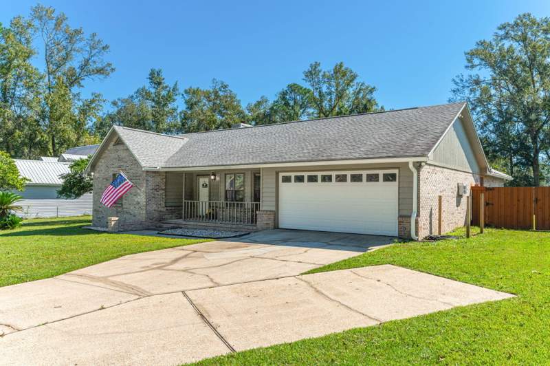 3 bedroom Detached Single Family at 201 Country Club Drive, Country Club Estates 1 Of Crestview, Crestview — photo 2