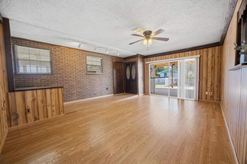 3 bedroom Detached Single Family at 104 SW Cedar Avenue, Seabreeze 5th Add Lot 17 Blk C, Fort Walton Beach — photo 5