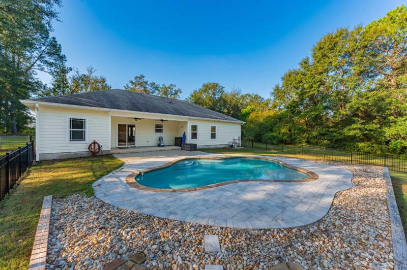 3 bedroom Detached Single Family at 1435 Aaron Baker Road, Baker, Baker — photo 2