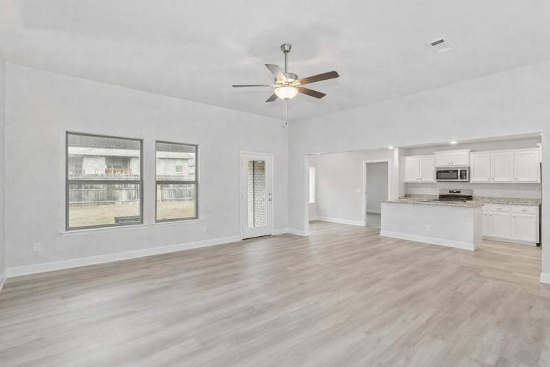 4 bedroom Detached Single Family at 2613 Prominence Lane, Silvercrest, Crestview — photo 5
