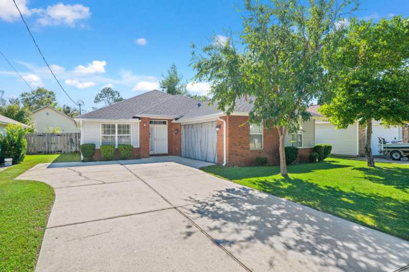 5 bedroom Detached Single Family at 418 Verb Street, Pine Knoll, Fort Walton Beach — photo 1