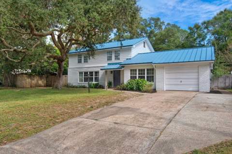 576 Pocahontas Drive, Fort Walton Beach FL - photo 7 of 48