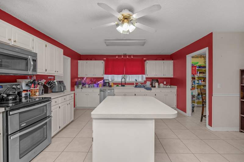 4 bedroom Detached Single Family at 383 Riverchase Boulevard, Riverchase S/D Ph 2, Crestview — photo 3