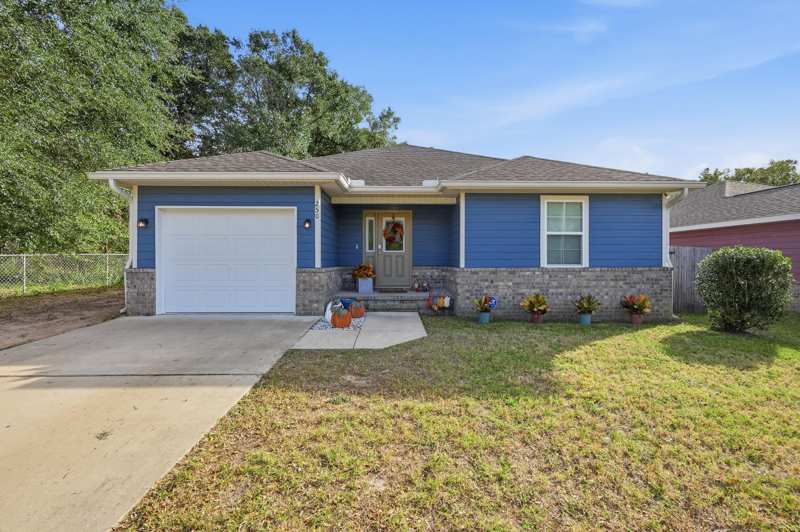 3 bedroom Detached Single Family at 250 W North Avenue, Holland, Crestview — photo 1