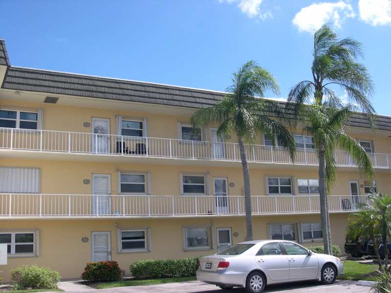 2 bedroom Condominium at 1351 Bayshore Drive #307, Colonnades, Fort Pierce — photo 1