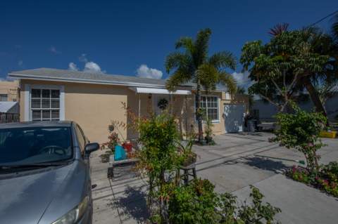 922 S Dixie Street, Lake Worth Beach FL - photo 8 of 20