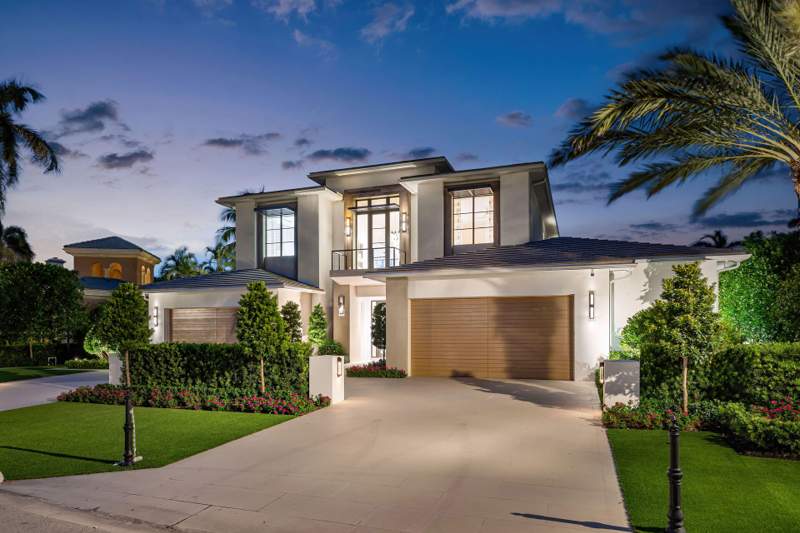 5 bedroom Single Family Residence at 471 Royal Palm Way, Royal Palm Yacht & Country Club, Boca Raton — photo 2