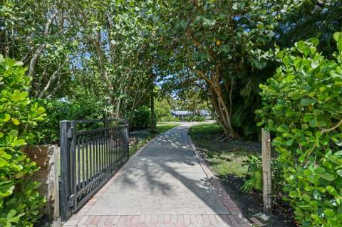 920 Hibiscus Lane, Delray Beach FL - photo 8 of 39
