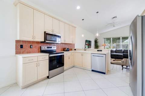 8200 Playa Del Sur Boulevard, Lake Worth FL - photo 18 of 69