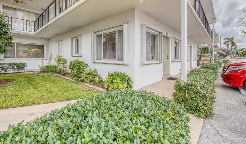 1 bedroom Condominium at 3040 Lake Osborne Drive #106, Murry Hills Apt Bldg Condo, Lake Worth Beach — photo 1