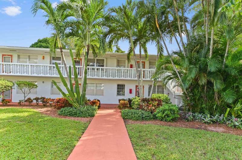 2 bedroom Condominium at 203 Ellesmere D, Century Village, Deerfield Beach — photo 2