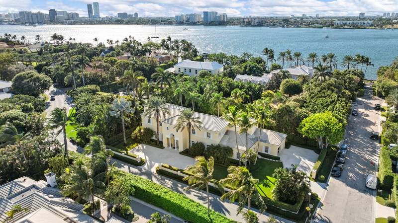 5 bedroom Single Family Residence at 510 N Lake Way, Tangier Est, Palm Beach — photo 2