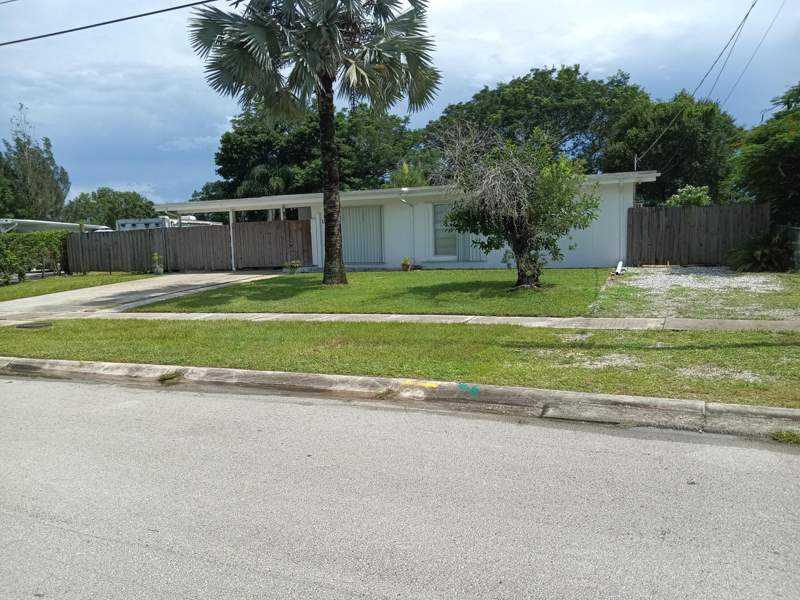3 bedroom Single Family Residence at 100 SE Naranja Avenue, River Park Unit 5, Port St. Lucie — photo 2