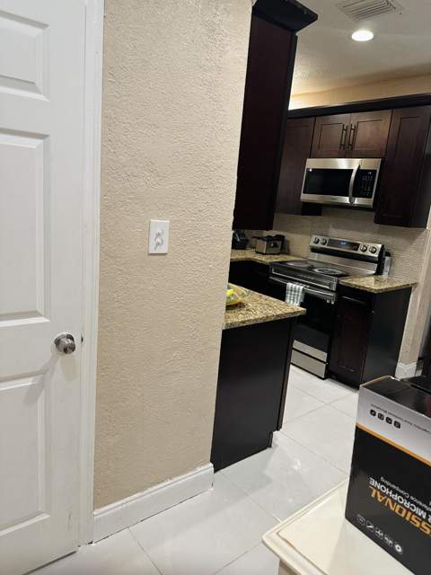 833 Briggs Street, West Palm Beach FL - photo 11 of 71