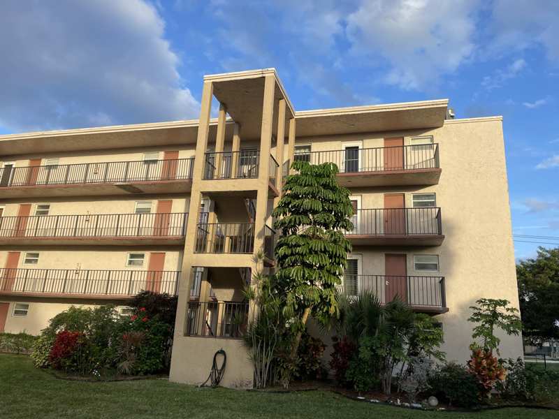 1 bedroom Condominium at 225 Bonnie Boulevard #211, Lakeside Village, Palm Springs — photo 1