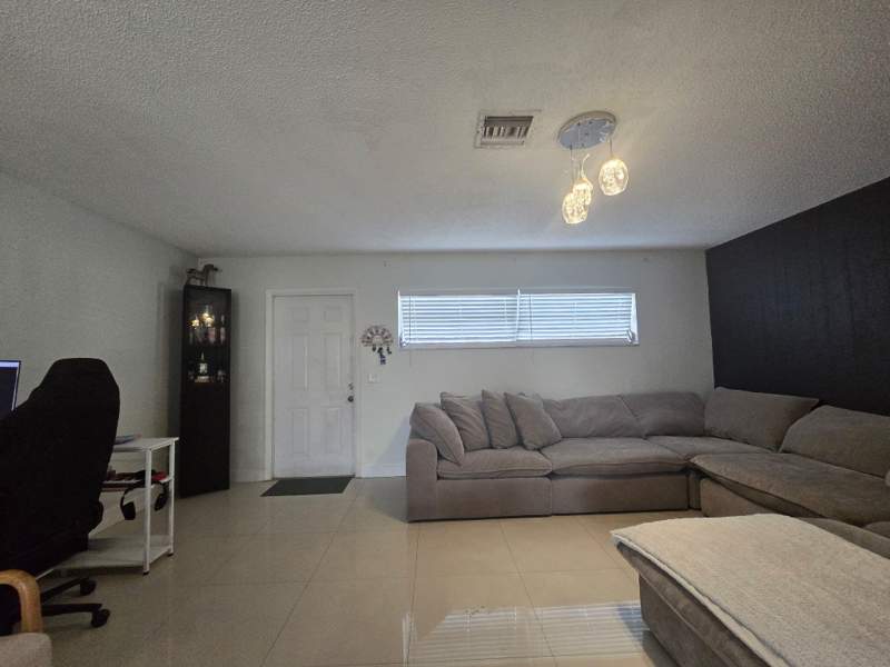 2 bedroom Villa at 5110 Michigan Avenue #11b, Pine Crest Condo, West Palm Beach — photo 2