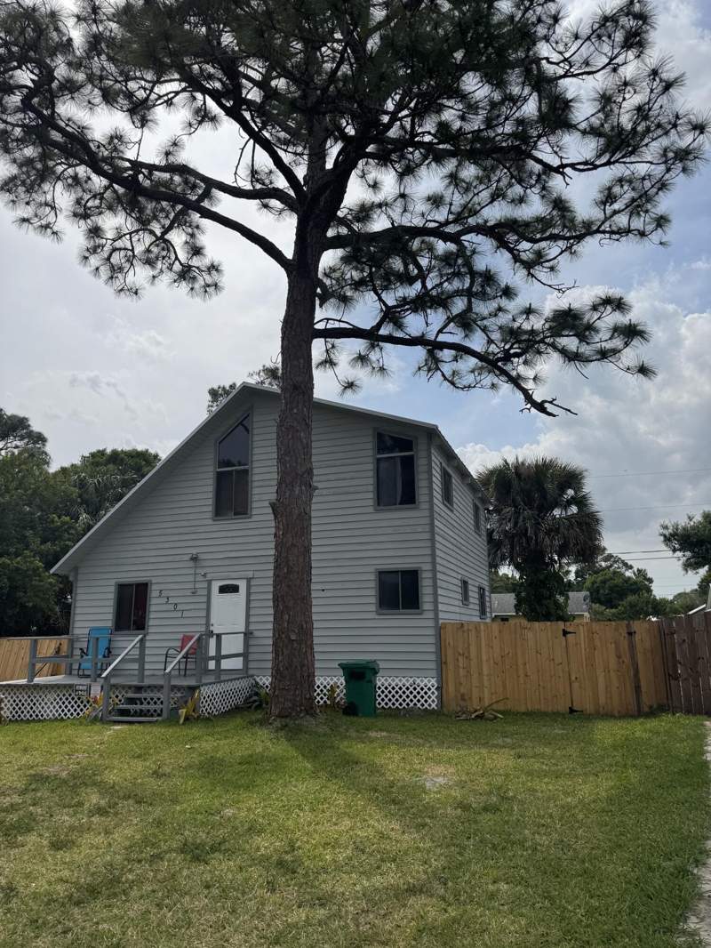 3 bedroom Single Family Residence at 5301 Sunset Boulevard, Indian River Estates-Unit 07- Blk 52 Lot 39 (Map 34/02S), Fort Pierce — photo 2