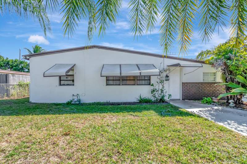 4 bedroom Single Family Residence at 2931 French Avenue, Englewood Manor, Lake Worth — photo 2